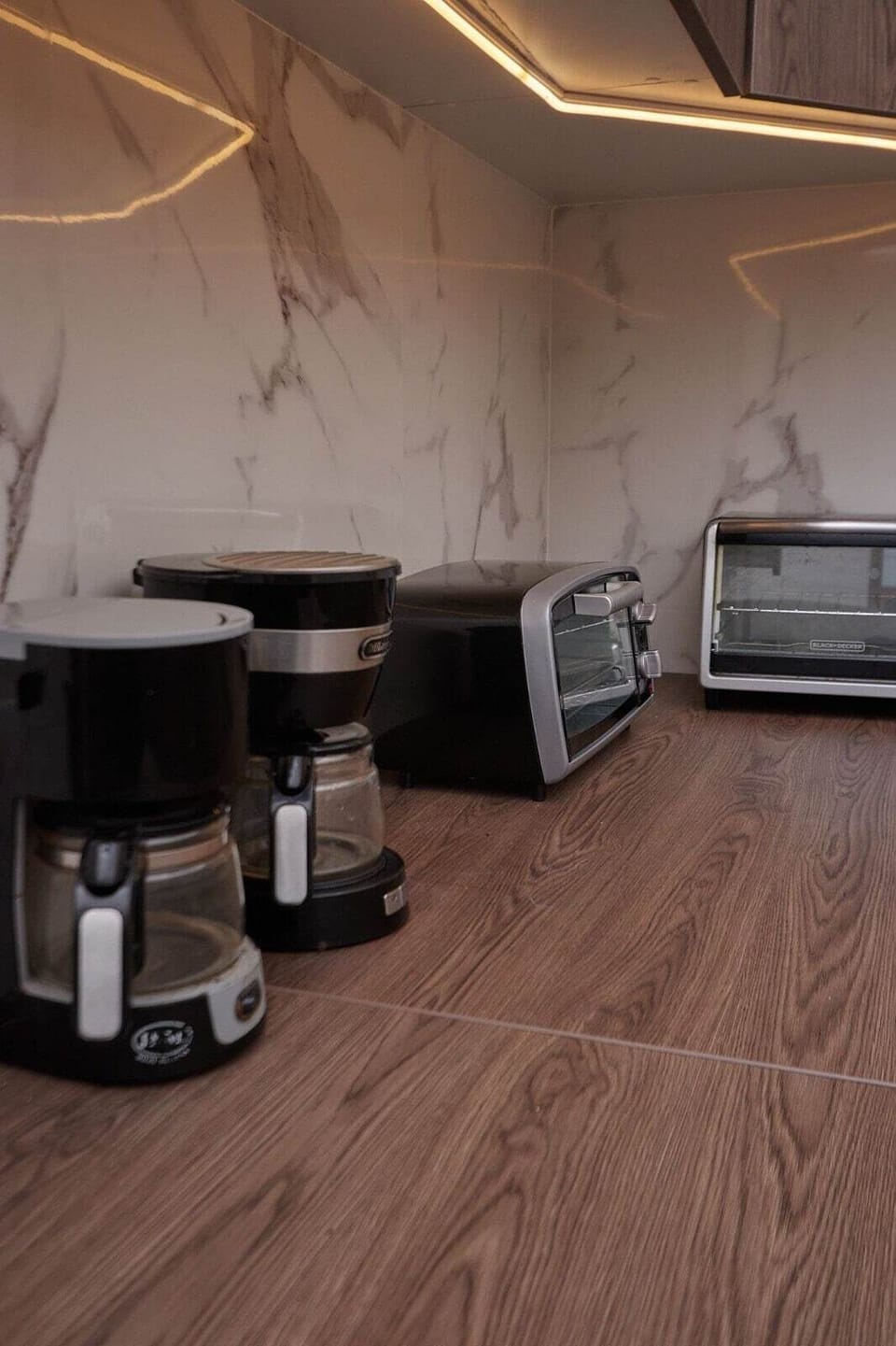 Aunque el apartamento no tiene cocina, tendrás acceso a una cocina compartida totalmente equipada junto a la piscina. ¡Un plus que te encantará!