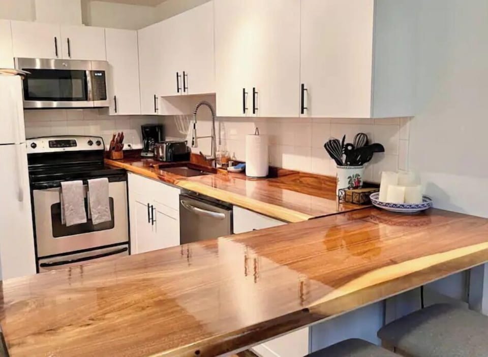 Kitchen and bar area