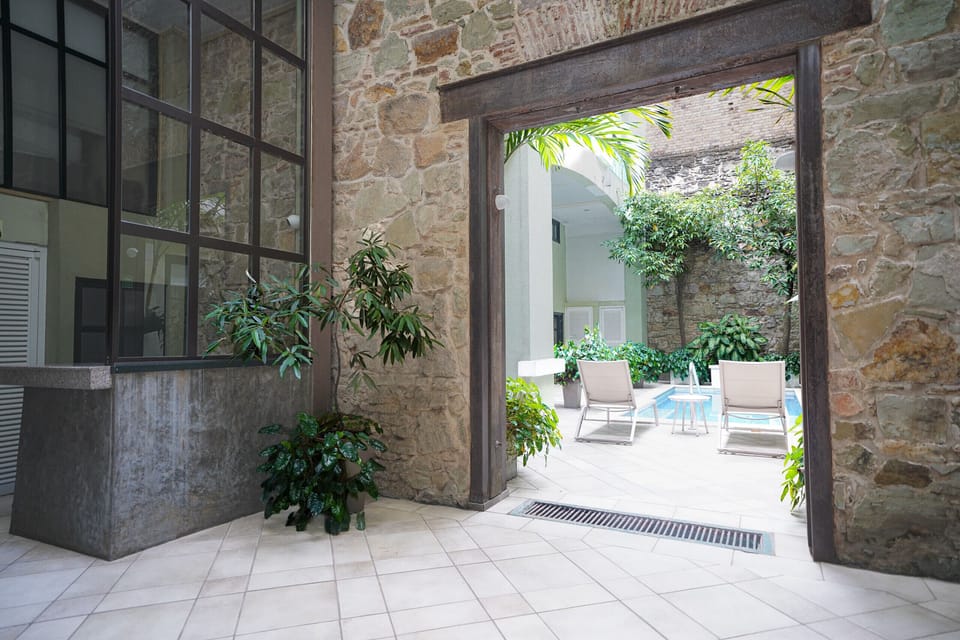 Suma confort a tu estadía con acceso a piscina y centro de lavado, ambos en espacios compartidos y exclusivos para huéspedes. ¡Un plus que se siente!