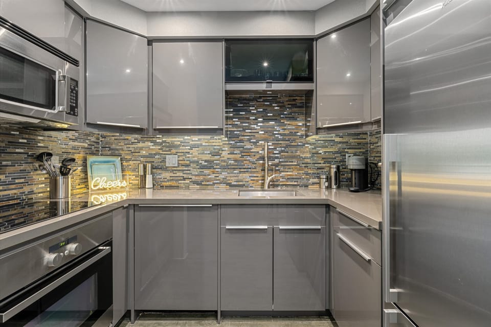 Fantastic new kitchen with all you might need for a long or short-term stay.