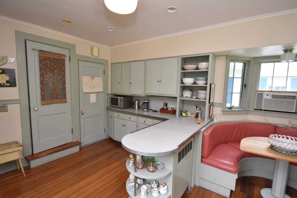 Fully stocked eat-in kitchen with booth seating