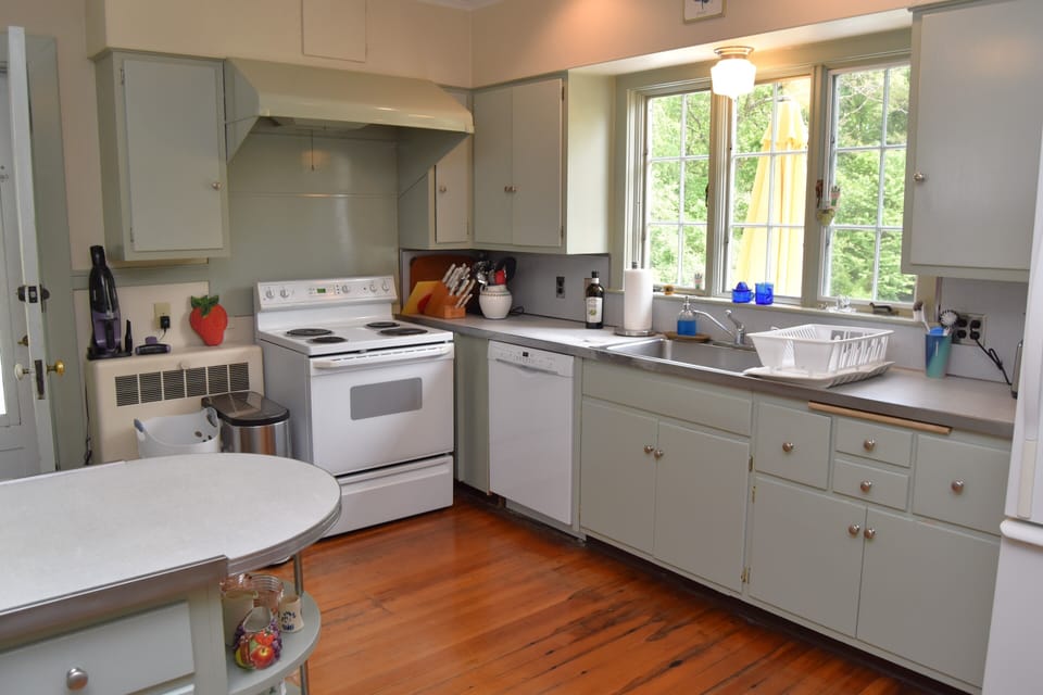 Fully stocked eat-in kitchen