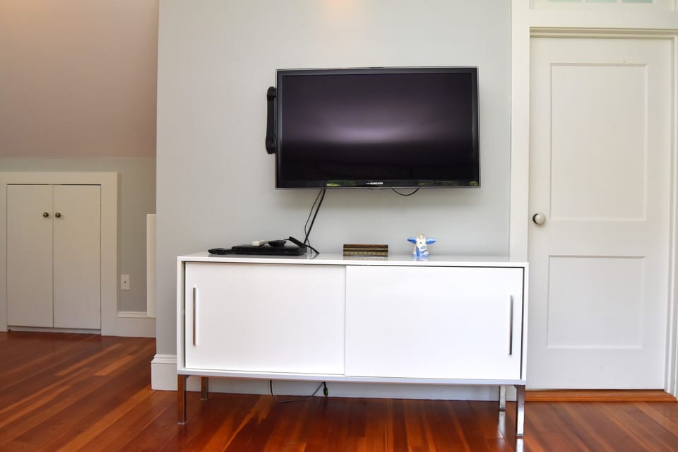 Attic suite sitting area with TV