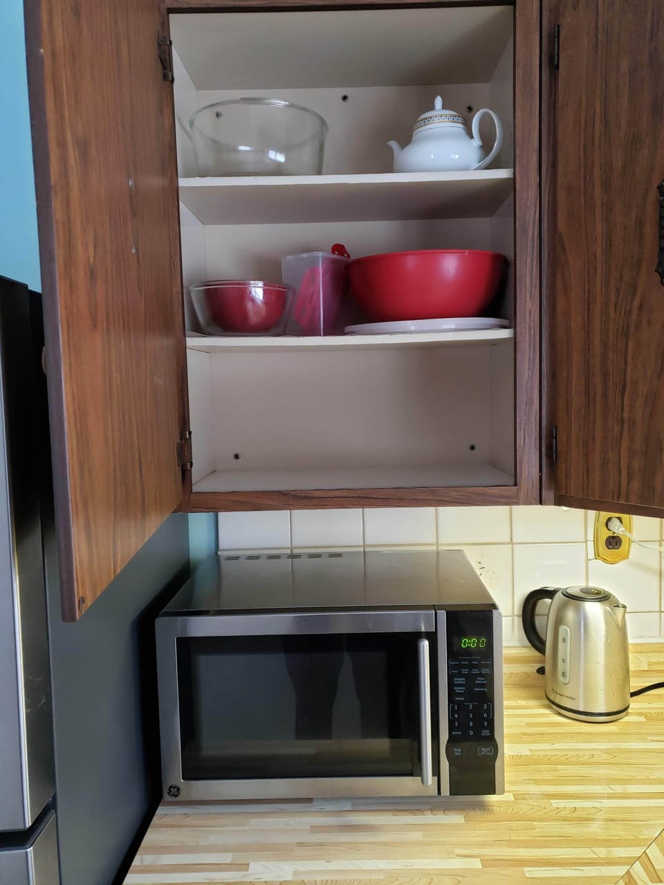 Kitchen fully stocked for cooking. Rice cooker.