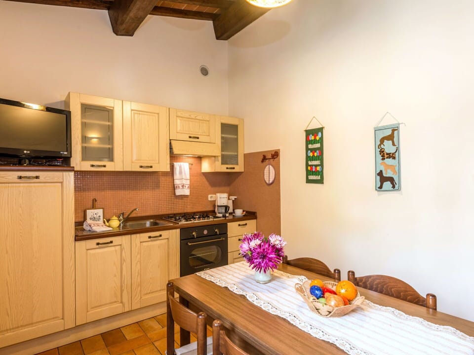 Table, Plant, Furniture, Umbrella, Building, Outdoor Table, Outdoor Furniture, Shade, Tree, Chair