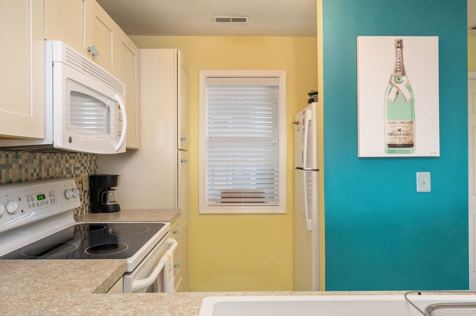 PCBV914: Summer Breeze | Kitchen Area