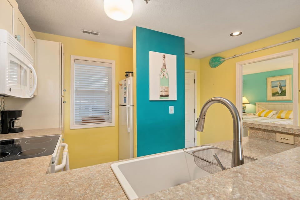 PCBV914: Summer Breeze | Kitchen Area
