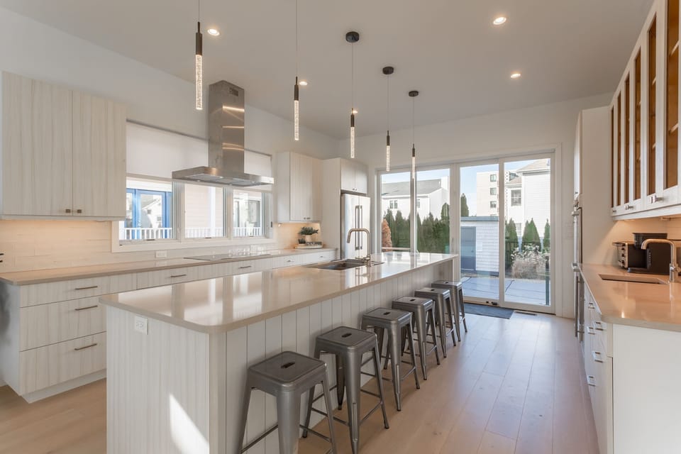 Huge Island- Great for entertaining