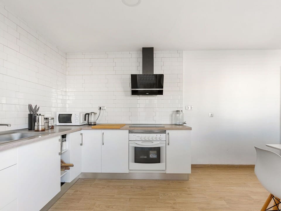 Cabinetry, Countertop, Sink, Tap, Kitchen Stove, Kitchen, Wood, Interior Design, Building, Kitchen Sink