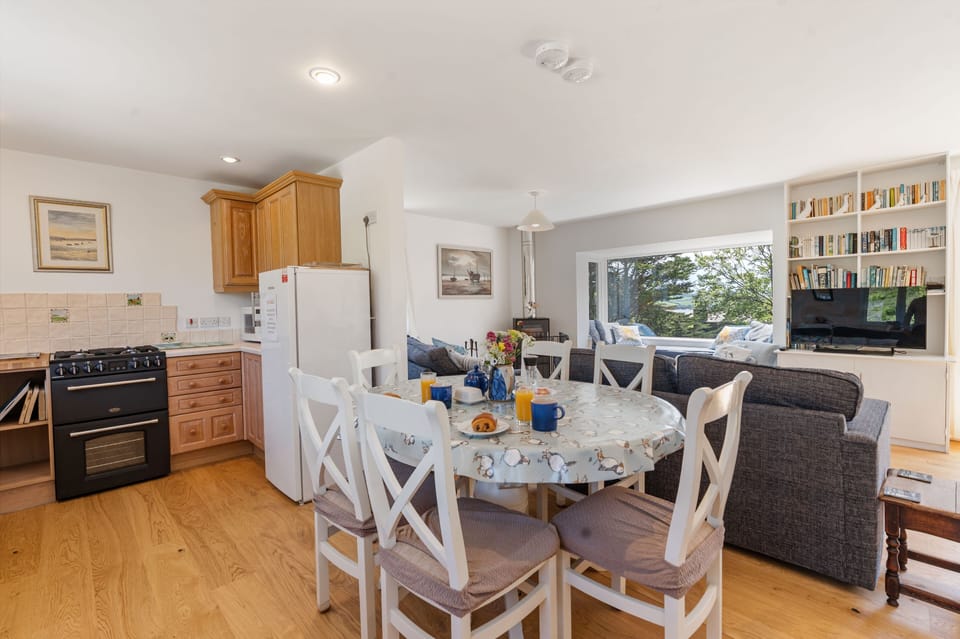 Kitchen and dining at Pen Wethers, Rock, Cornwall, PL27 6LD