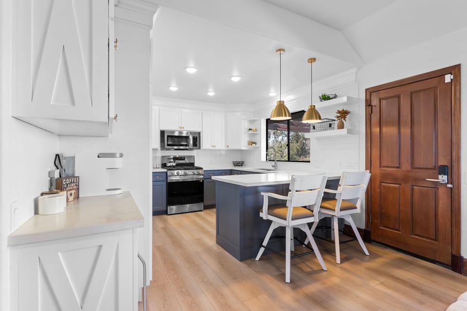 Large kitchen, fully stocked!
