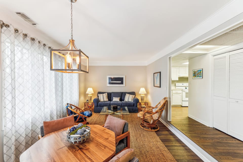 Main Level,Living Room,