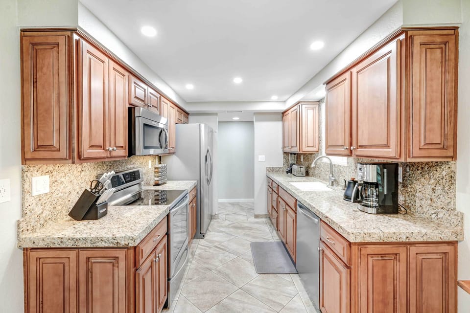 Fully Equipped Kitchen | Cooking Basics | Coffee Maker | Toaster | Blender