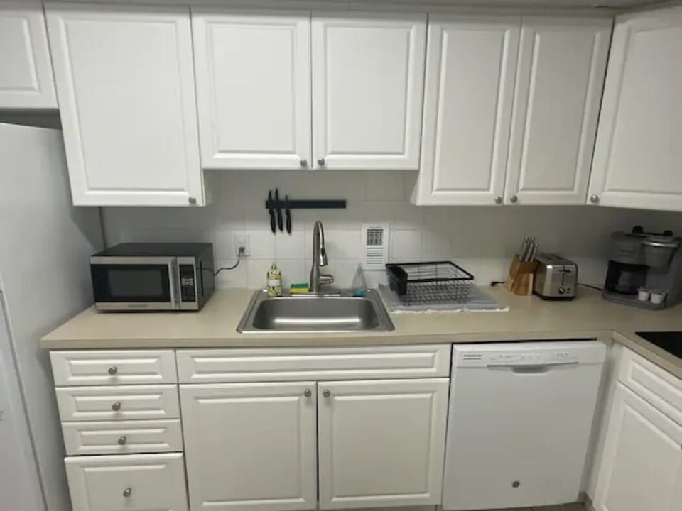 Lots of countertop space for preparing delicous meals