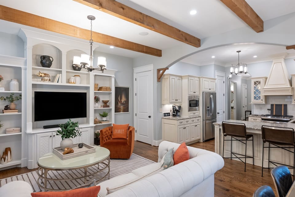 Open floor living room/kitchen