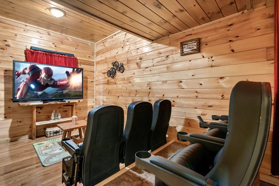 Movie time with comfy theater seating for 6! This space is located in the lower-level bunk-bedroom.