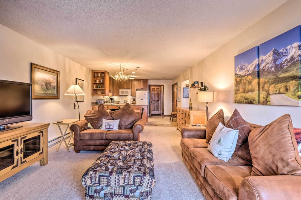 Living Room | Cable TV