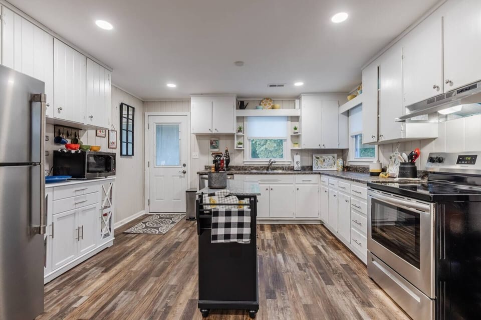 Prepare your favorite meals in the spacious, fully equipped kitchen.