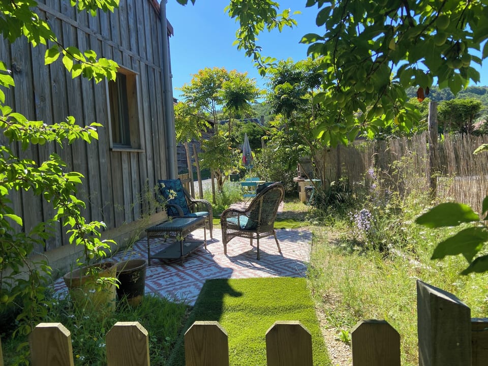 private fenced bbq patio if you wish to escape the pets of shared garden terrace