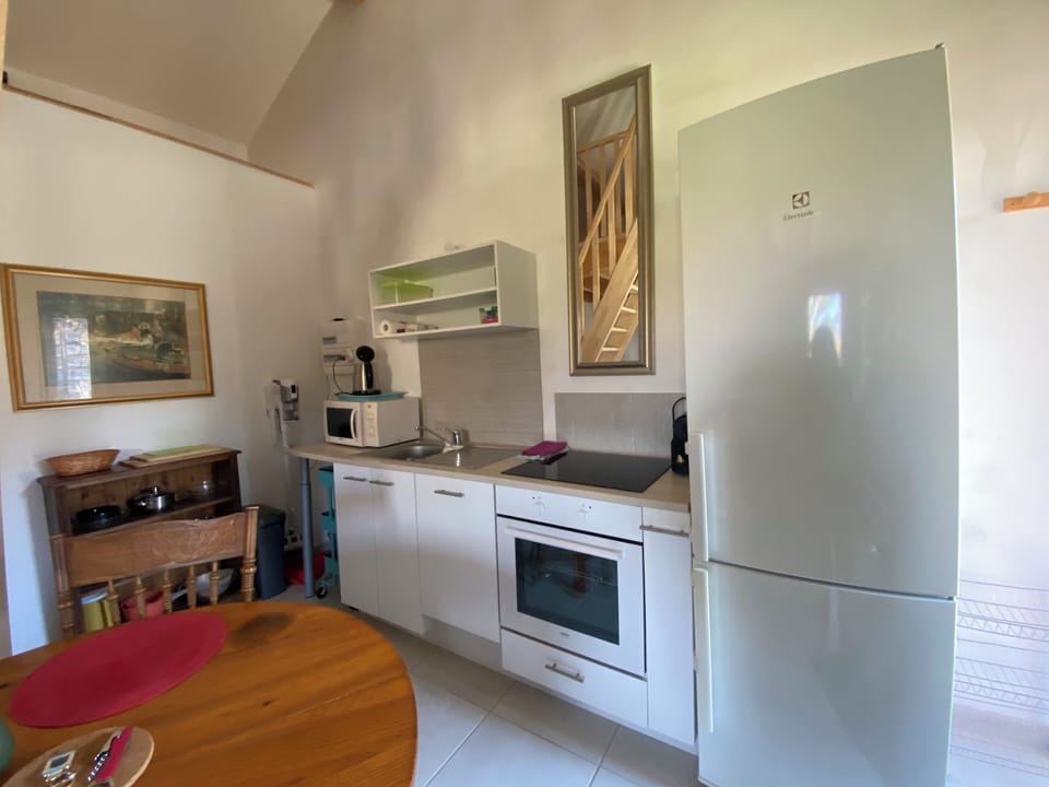 Full kitchen. Fridge/freezer,dishwasher,oven, induction hob, nespresso machine
