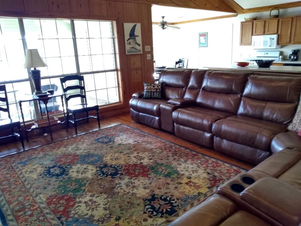 Living room (another view)