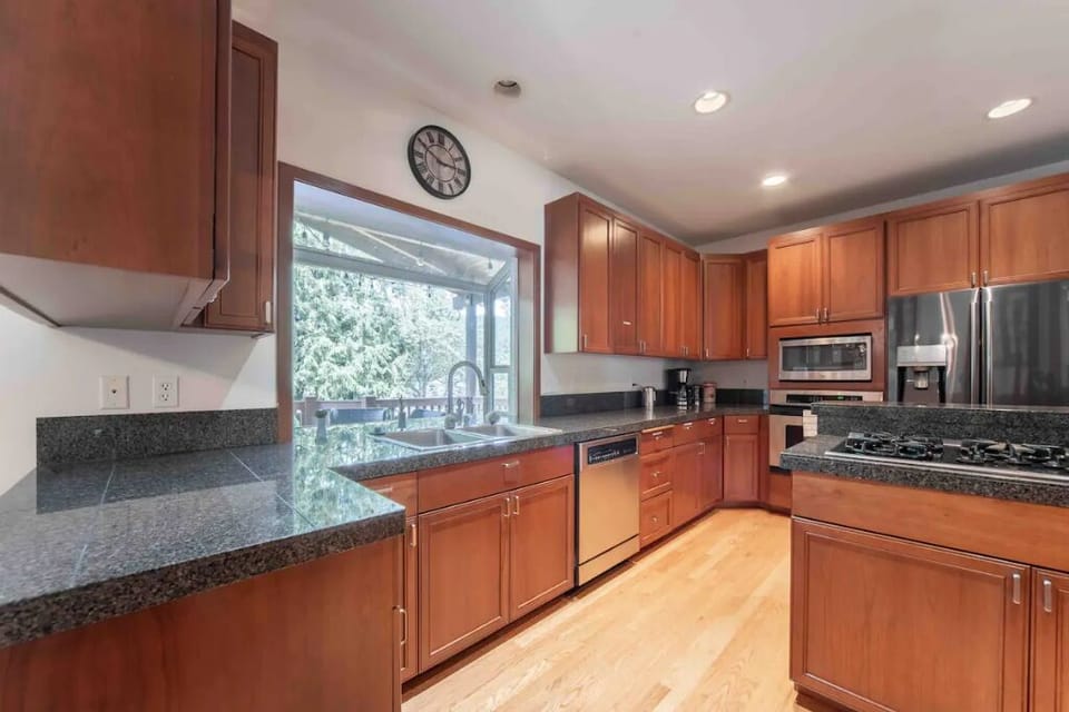 Kitchen, another view