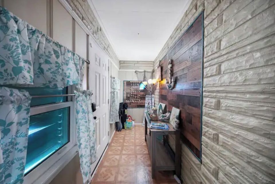 Front door entry hallway. 