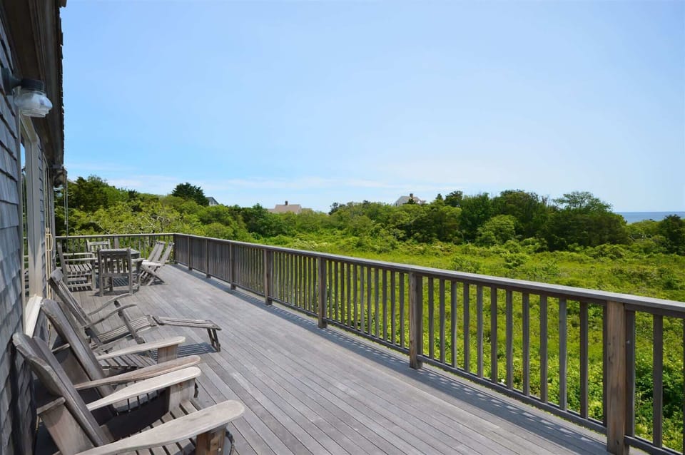 Deck with outdoor furniture