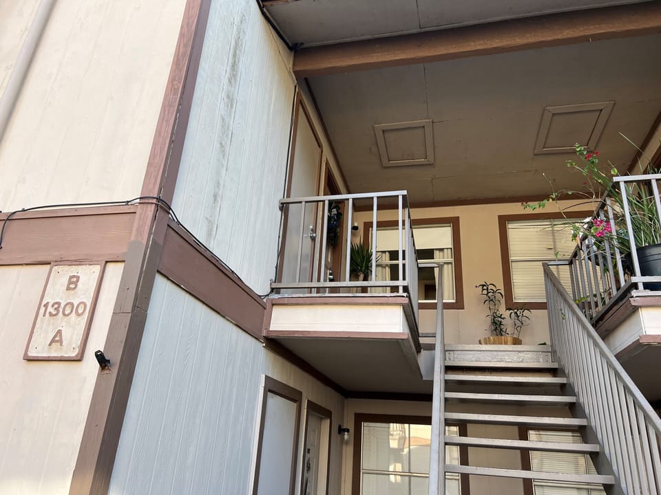 Place de la Rio Grand is located on the 2nd floor at building 1300. 