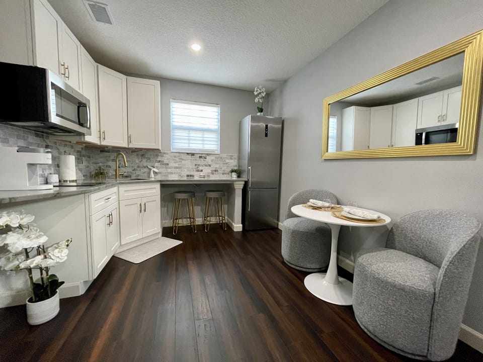 Dining/Kitchenette