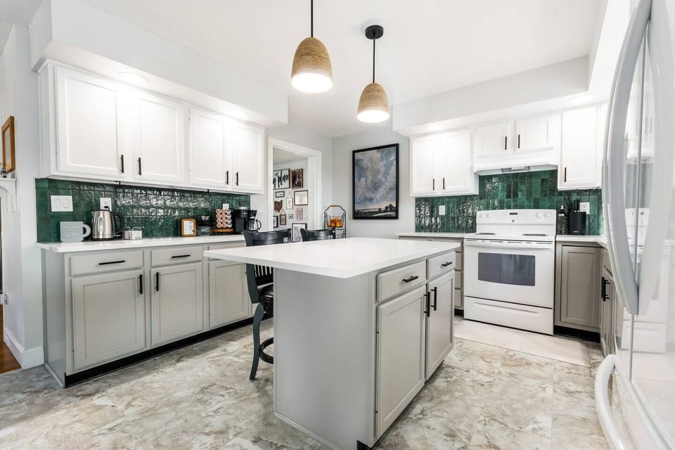 Cook meals and make fancy drinks! This kitchen is fully equipped with baking dishes, utensils, kids dishes, drink ware, appliances, and a spacious island for prepping. 