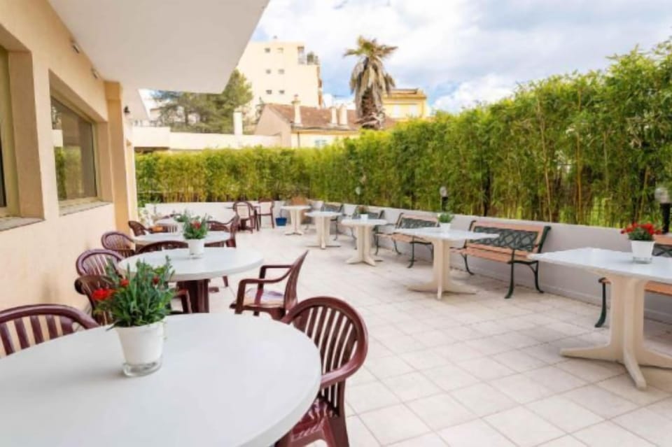 Enjoy meals outside!