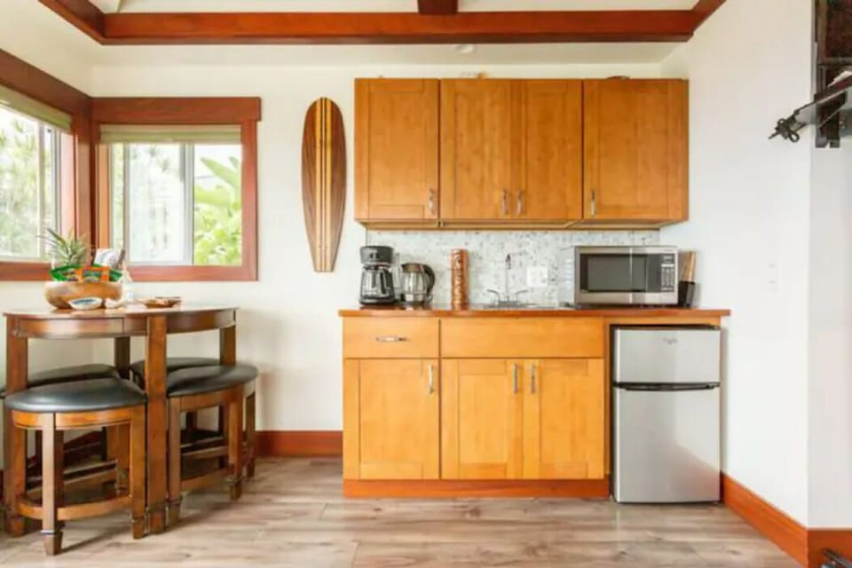 Kitchenette and dining table view