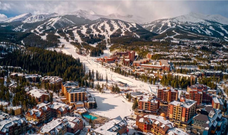 House is nestled right off 70 for easy hwy access, major ski resorts ~60min driv