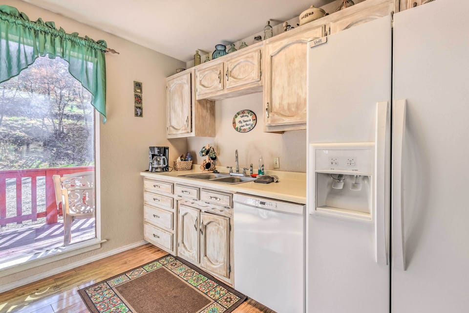 Kitchen | Cooking Basics | Ice Maker | 3rd Floor (Entry Level)