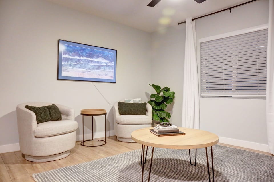 Entry room - 55" Frame TV