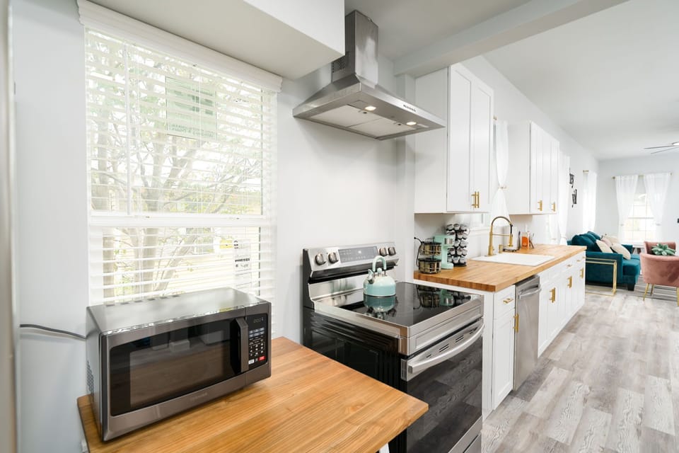 You’ll have access to quality appliances and a dishwasher to take care of all the
cleaning up.
