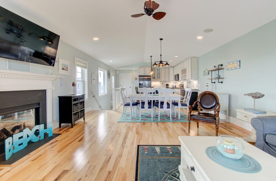 Kure for the Soul-Living Room and Dining Room-Fireplace Inoperable