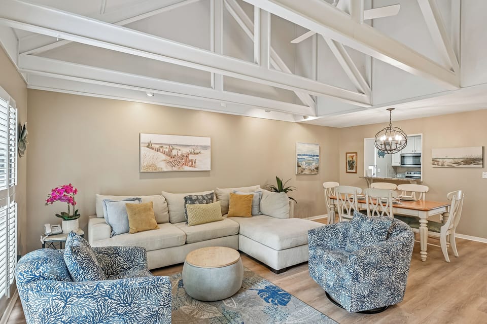 Living Room at 501 Queens Grant