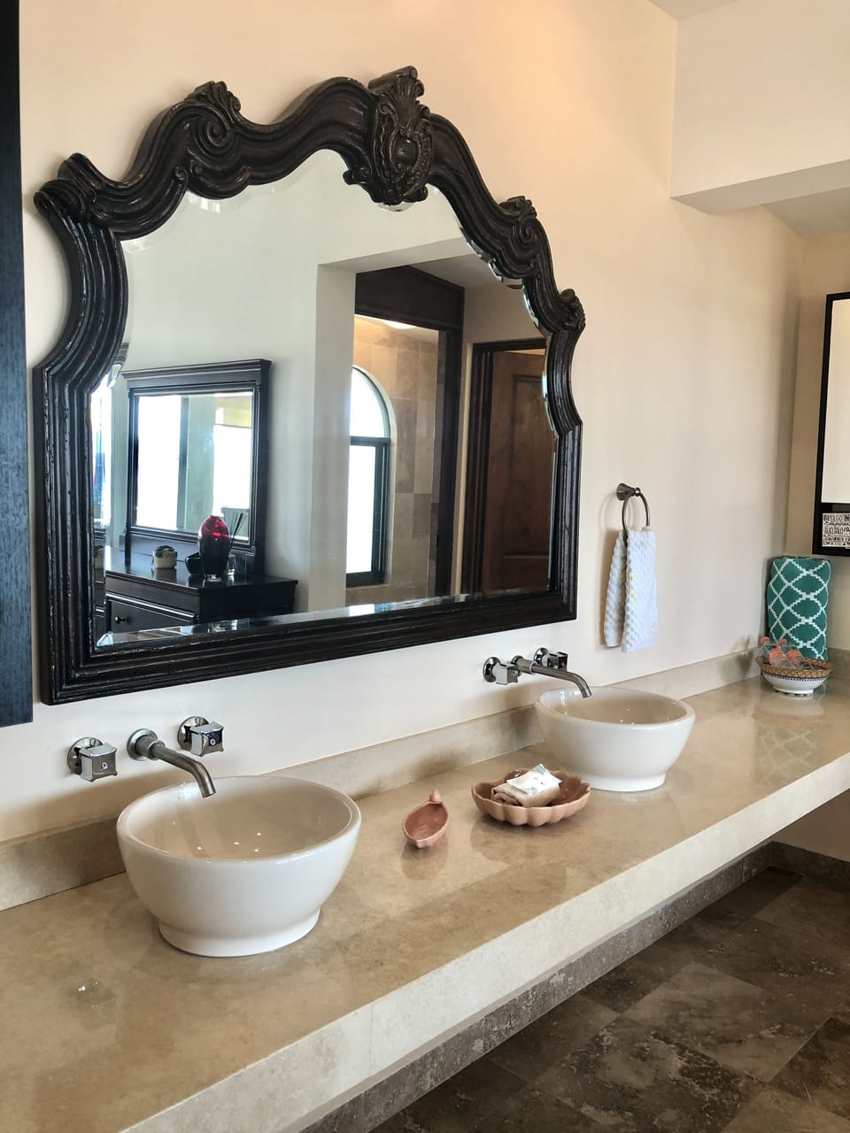 Double sinks and a large rain shower