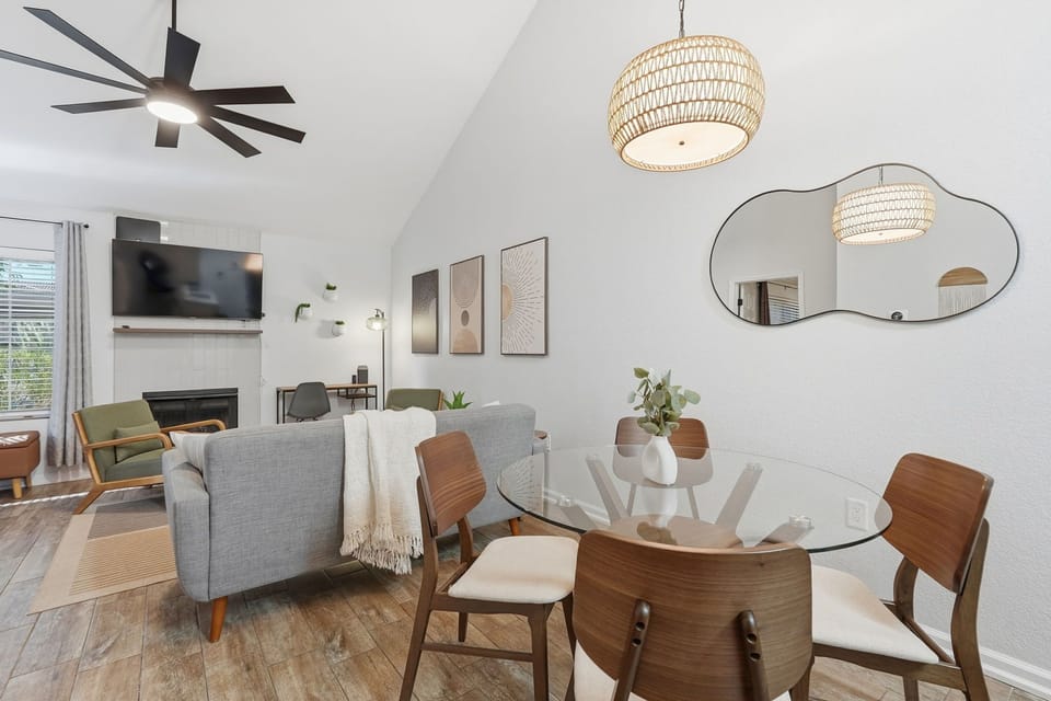 Dining seating for 4