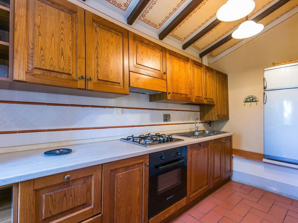 Cabinetry, Countertop, Property, Building, Furniture, Wood, Kitchen, Interior Design, Lighting, Wood Stain