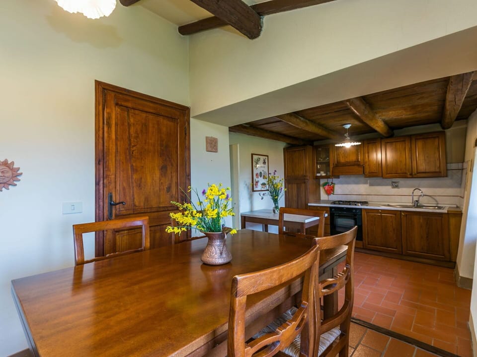 Table, Furniture, Property, Flower, Plant, Cabinetry, Wood, Chair, Interior Design, Houseplant