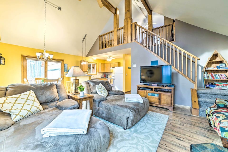 Living Room | Board Games | Smart TV | Kids Toys