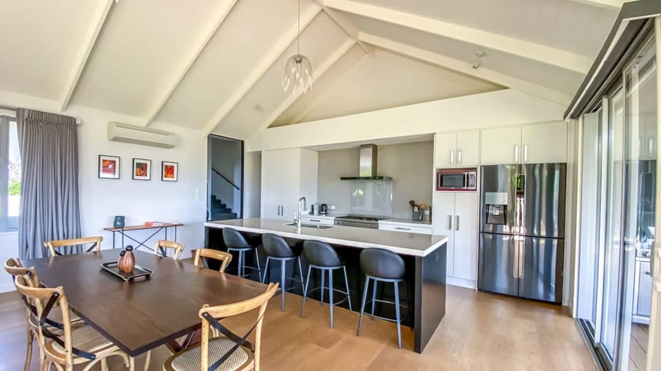 Kitchen & dining room