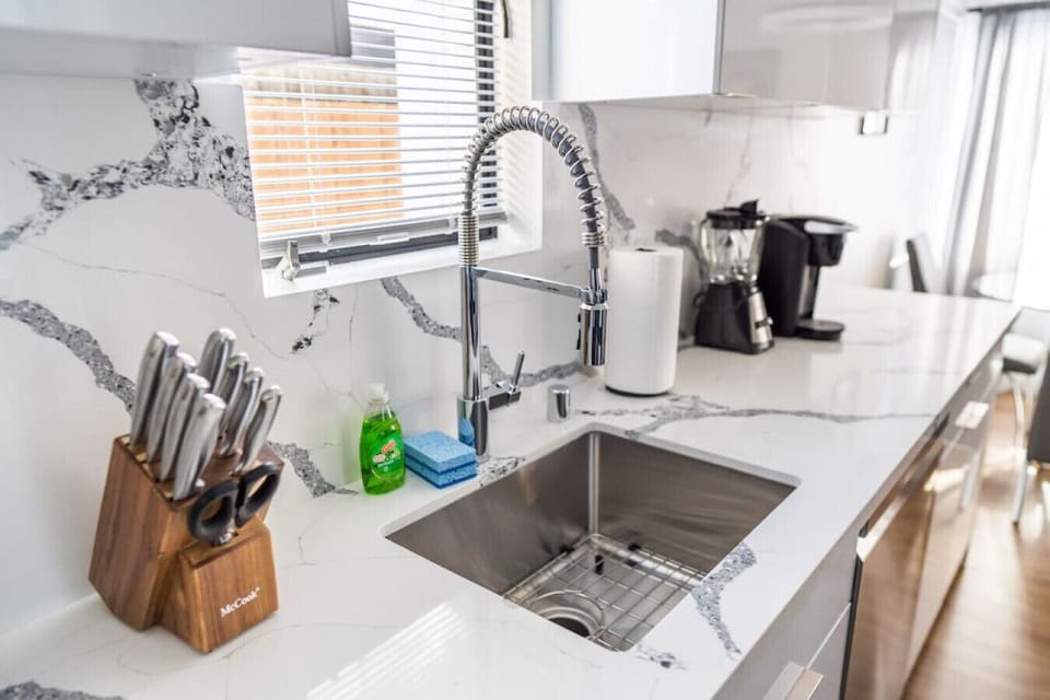 KITCHEN -- View 3D Virtual Tour of the Property Here: https://tinyurl.com/yuue4ajv