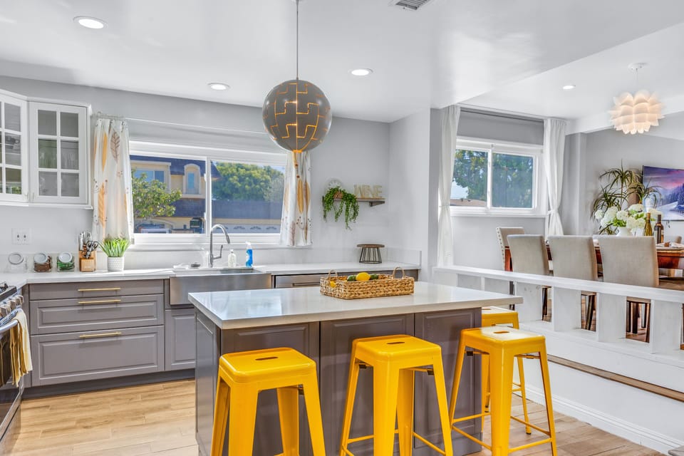 Equipped with complete kitchen needs for your cooking dreams!