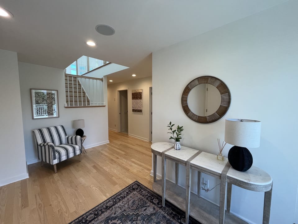 Entry way middle floor