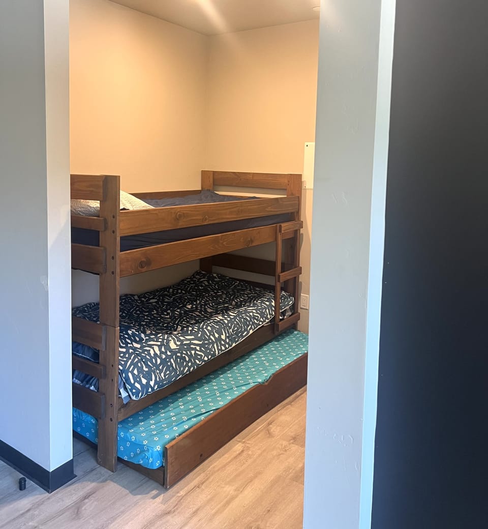 Third bedroom bunk bed w/ trundle