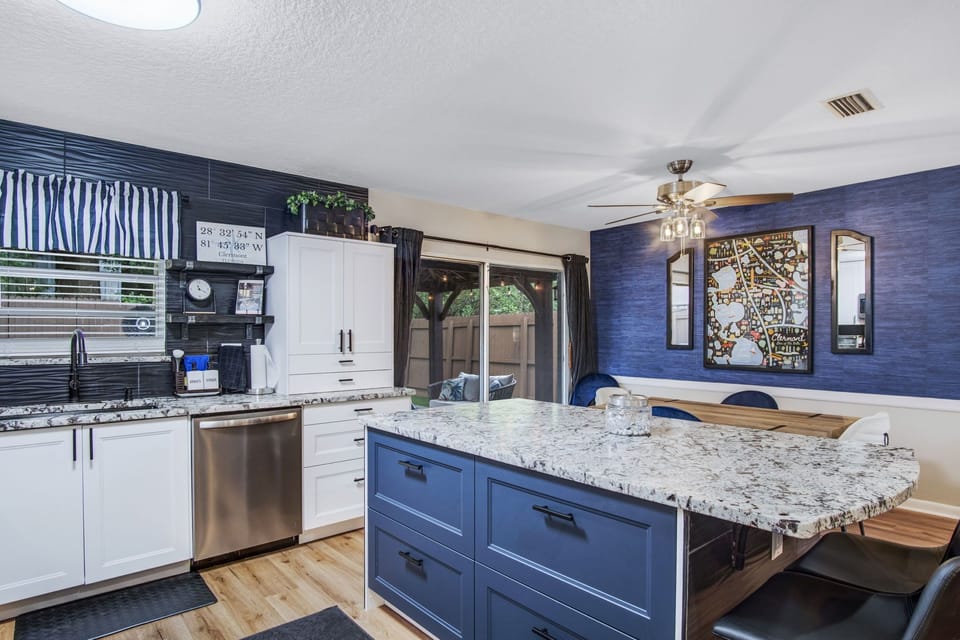 Large kitchen with Island seating for 2